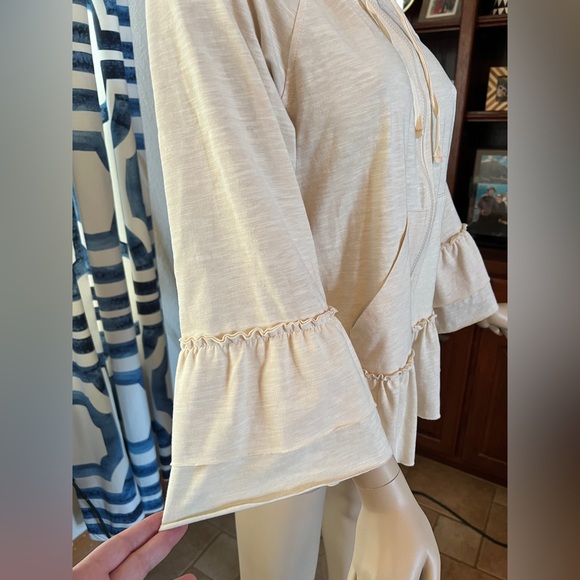 Ruffle-Hem Layered Cream Hoodie Size Large - Picture 7 of 9